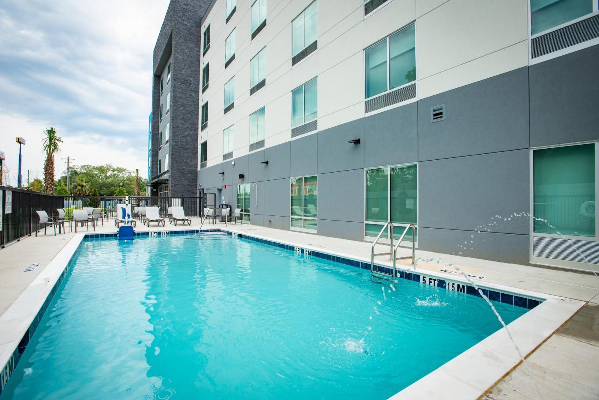 Holiday Inn Express & Suites Pensacola Airport North - I-10 By Ihg Ferry Pass Zewnętrze zdjęcie